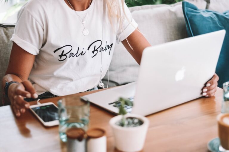 Boosting Your E-commerce Success: Leveraging Social Media Marketing and Agency Expertise for Effective Google and Facebook Ads